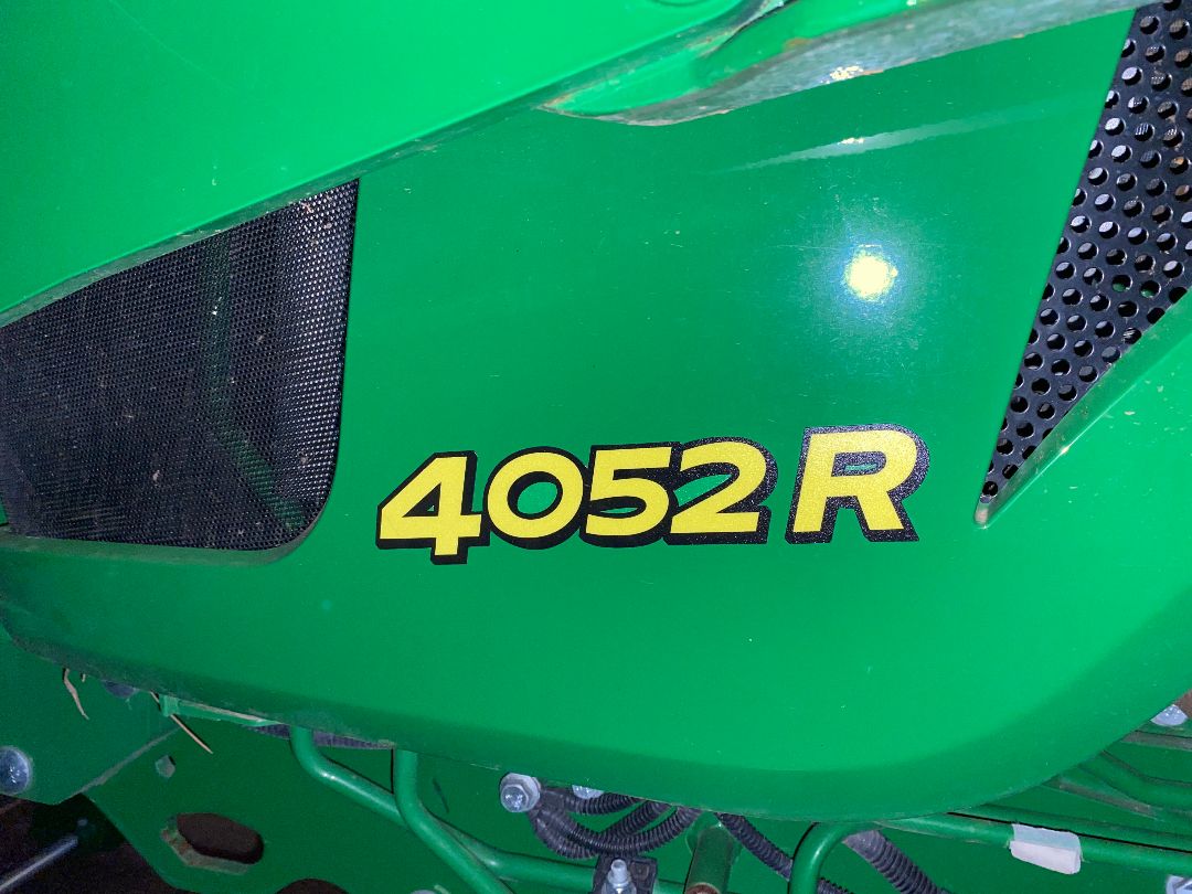 2017 JOHN DEERE 4052R - Image 17
